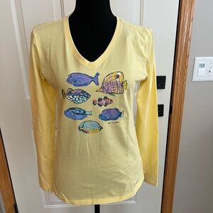 New women’s Life Is Good yellow watercolor tropical fish crusher lite tee. XS